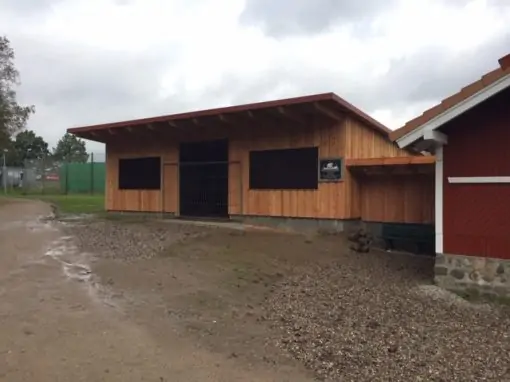 Erstellung eines überdachten Freisitzes an der vorhandenen Grillhütte